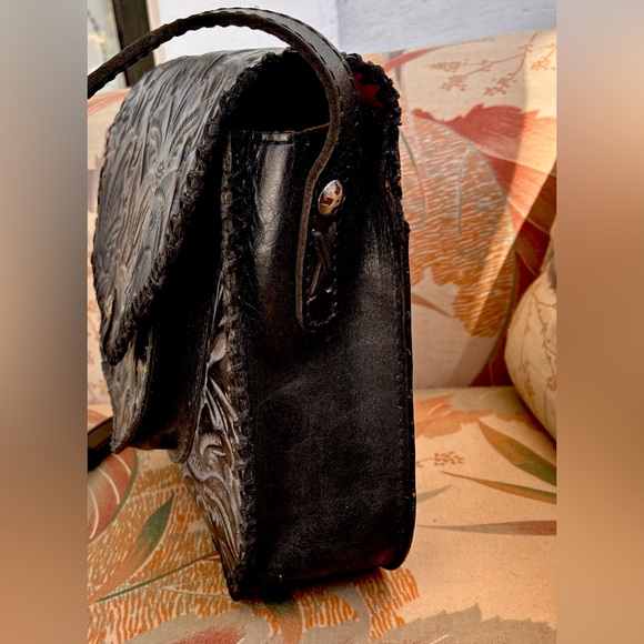 Patricia Nash Lux Black Tooled Leather with Suede Leather interior EUC shoulder - Picture 3 of 9